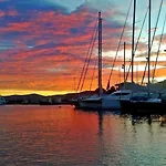 Cris Craft 380 Cont Boat Hotel en barco *