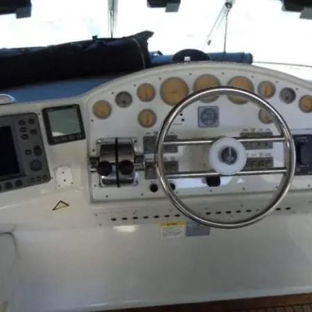 Cris Craft 380 Cont Boat 船上ホテル